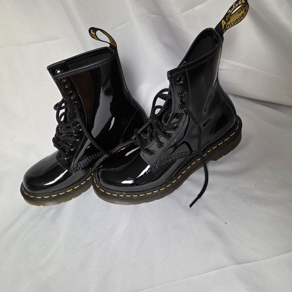 Dr. Martens Black Patent Leather Ankle Boots 11821 Size 6 - Picture 1 of 7